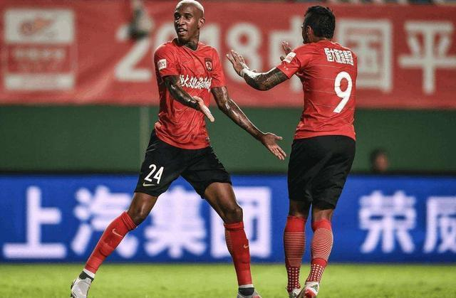 这也行？风云突变阿贾克斯赛后远射贴柱哈兰德赛事官方发布赛事规则更新新规，巴塞罗那国际比赛日调整名单